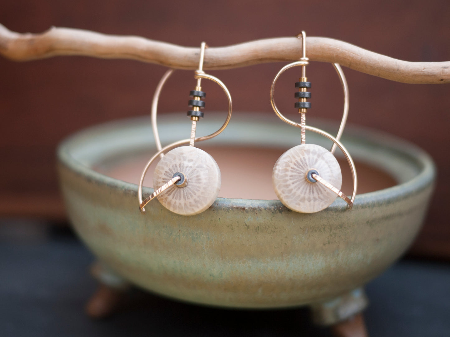Circle Fossil Coral S Curve Earrings