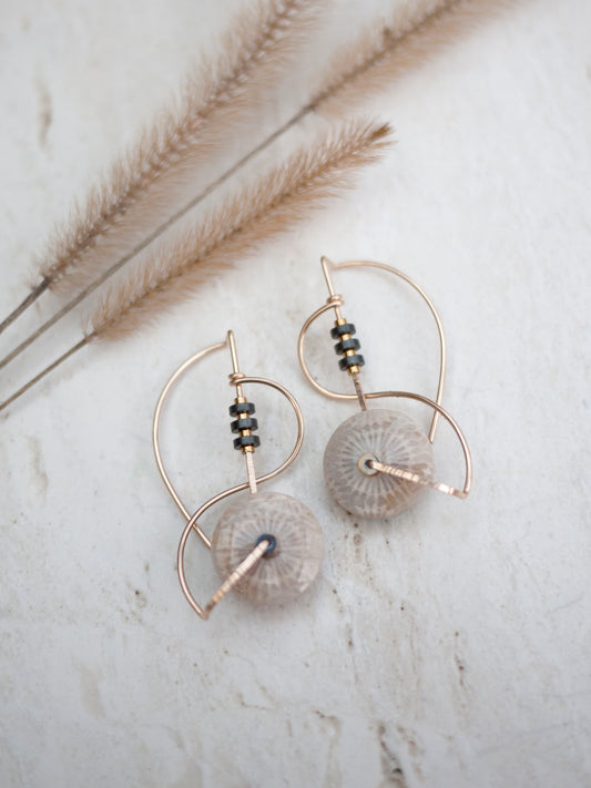 Circle Fossil Coral S Curve Earrings